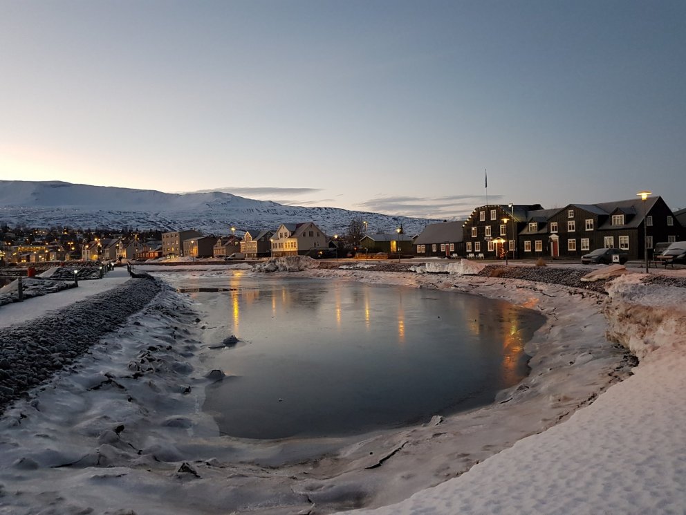Strandgata á Þorláksmessu. Mynd: Herdís Helgadóttir.