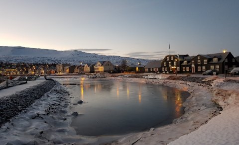 Strandgata á Þorláksmessu. Mynd: Herdís Helgadóttir.